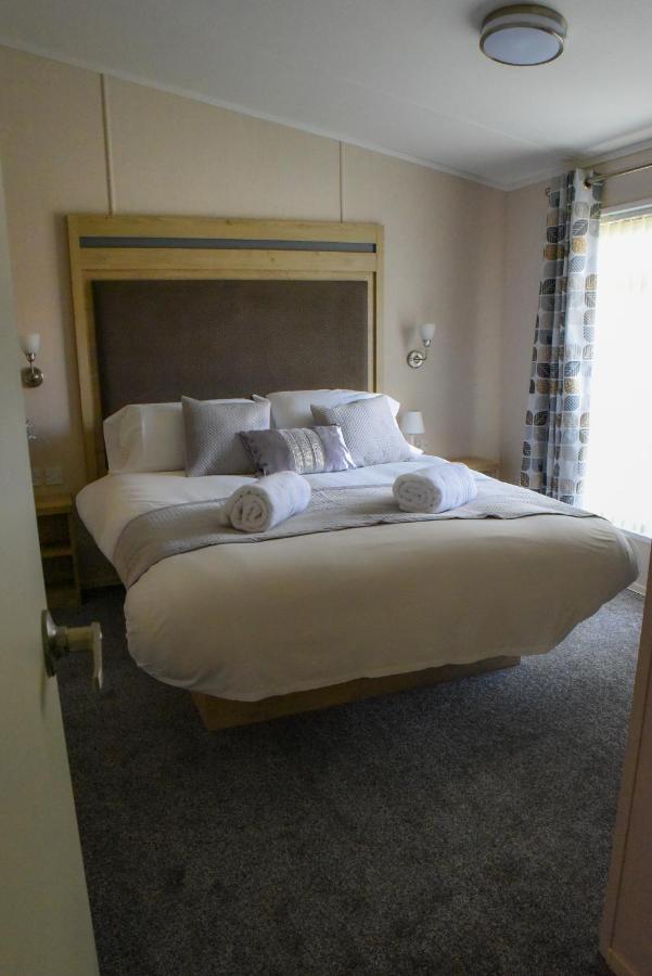 Rowan Lodge With Hot Tub Malton Esterno foto