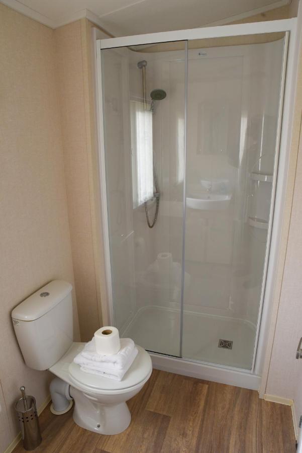 Rowan Lodge With Hot Tub Malton Esterno foto