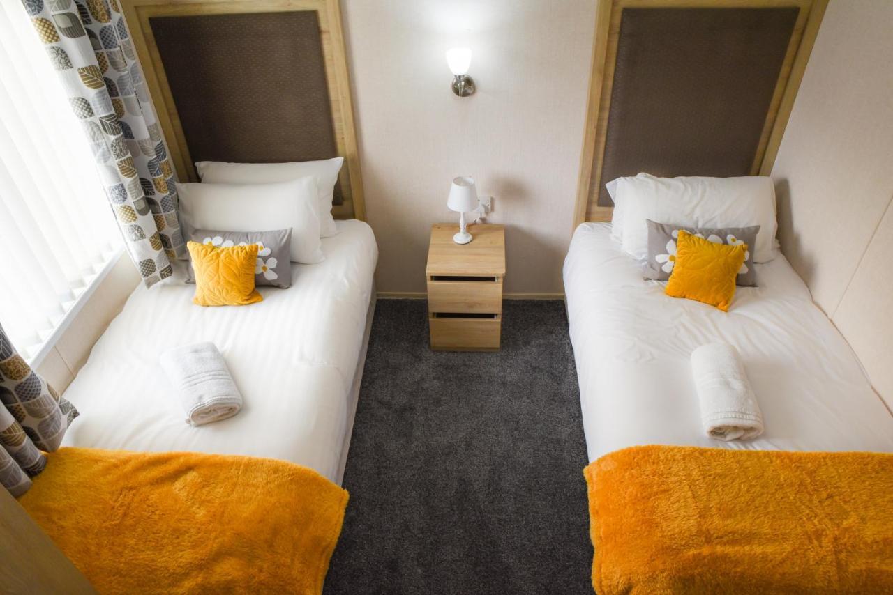 Rowan Lodge With Hot Tub Malton Esterno foto